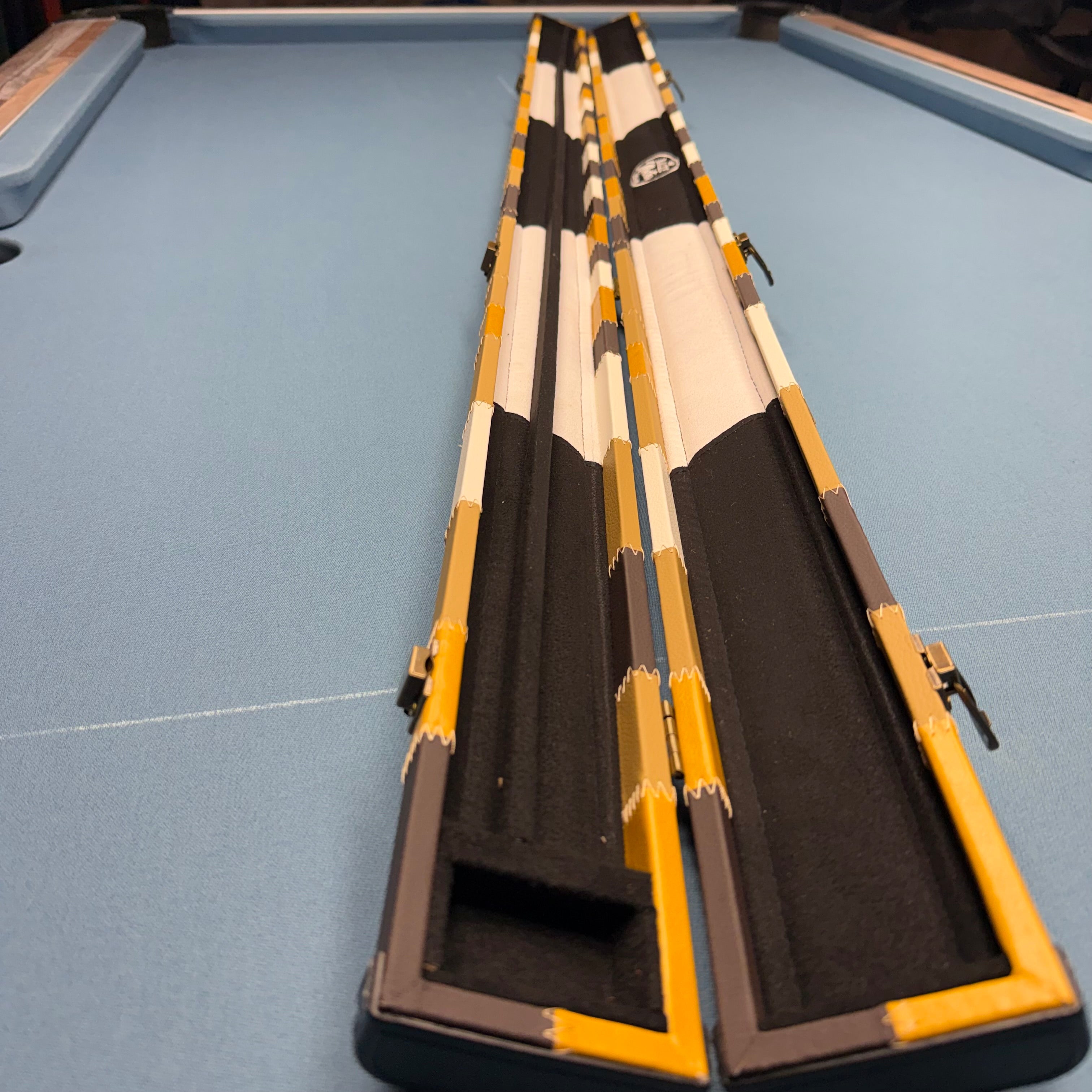 Baize Master 2 x 1 Piece 57'' Leather Patch Cue Case - Brown & White
