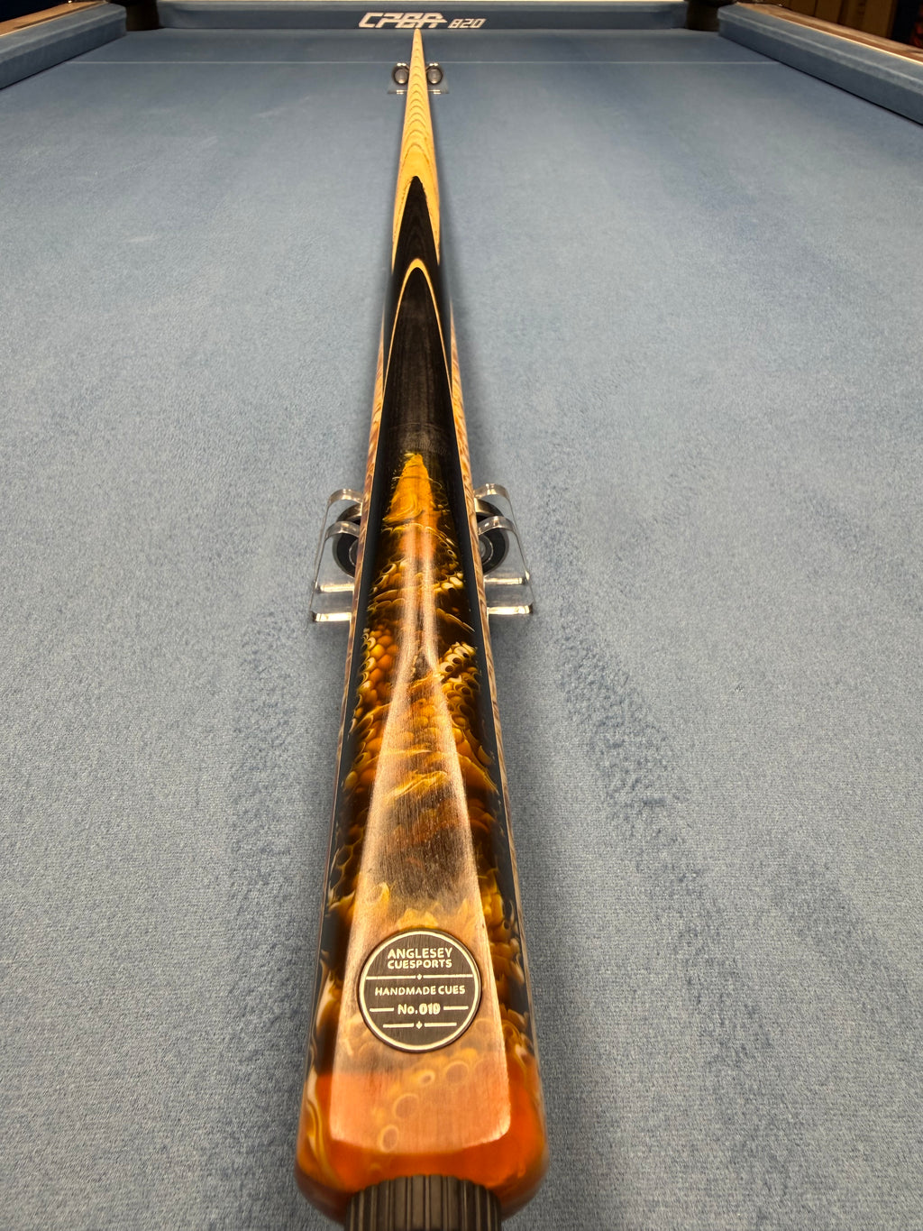 Anglesey Cuesports Amber Viper Cue No.019 - butt showing No.019 badge and snakeskin resin