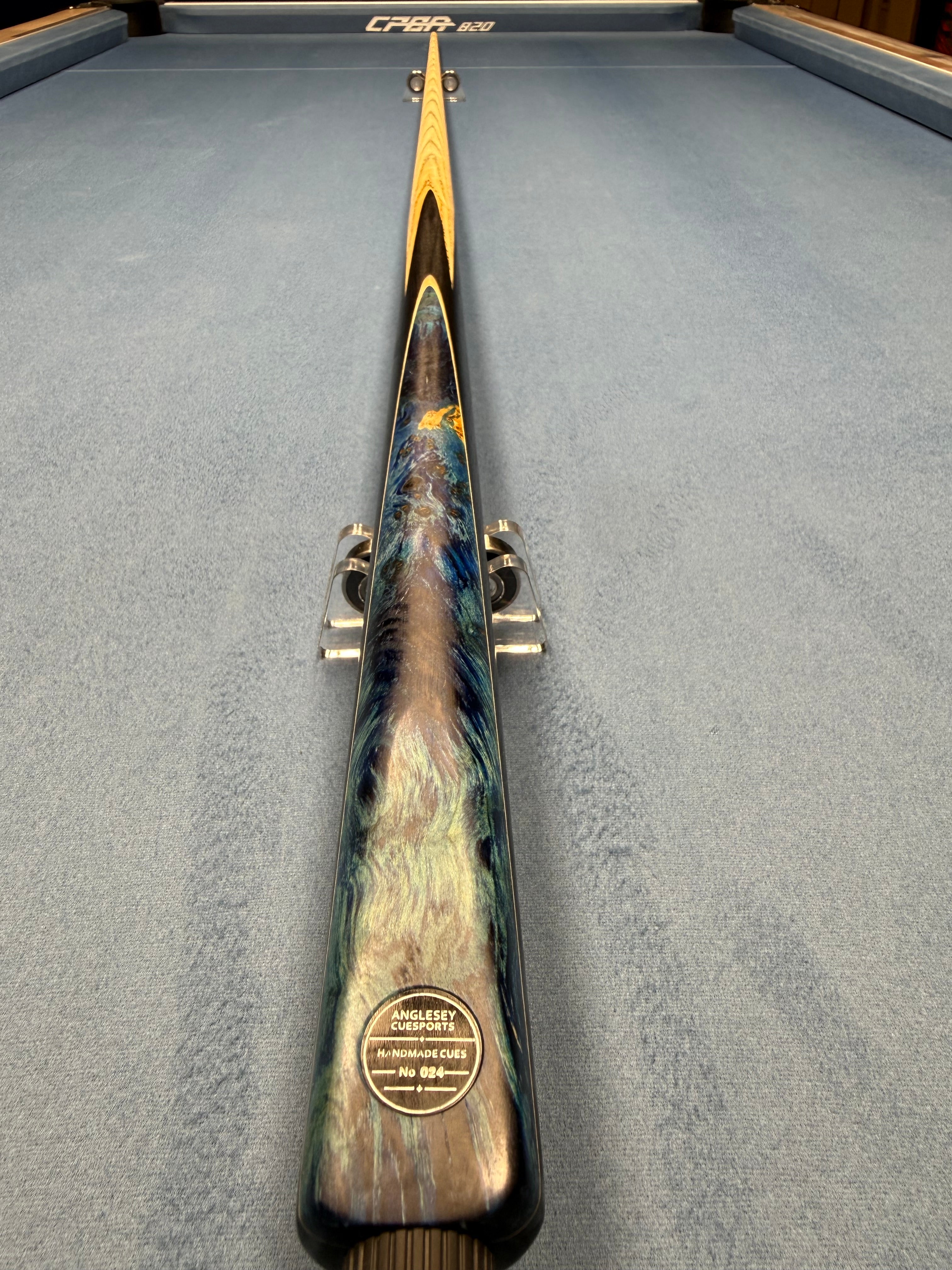 Anglesey Cuesports Blue Peacock Cue No.024 - tip and brass ferrule close-up on baize