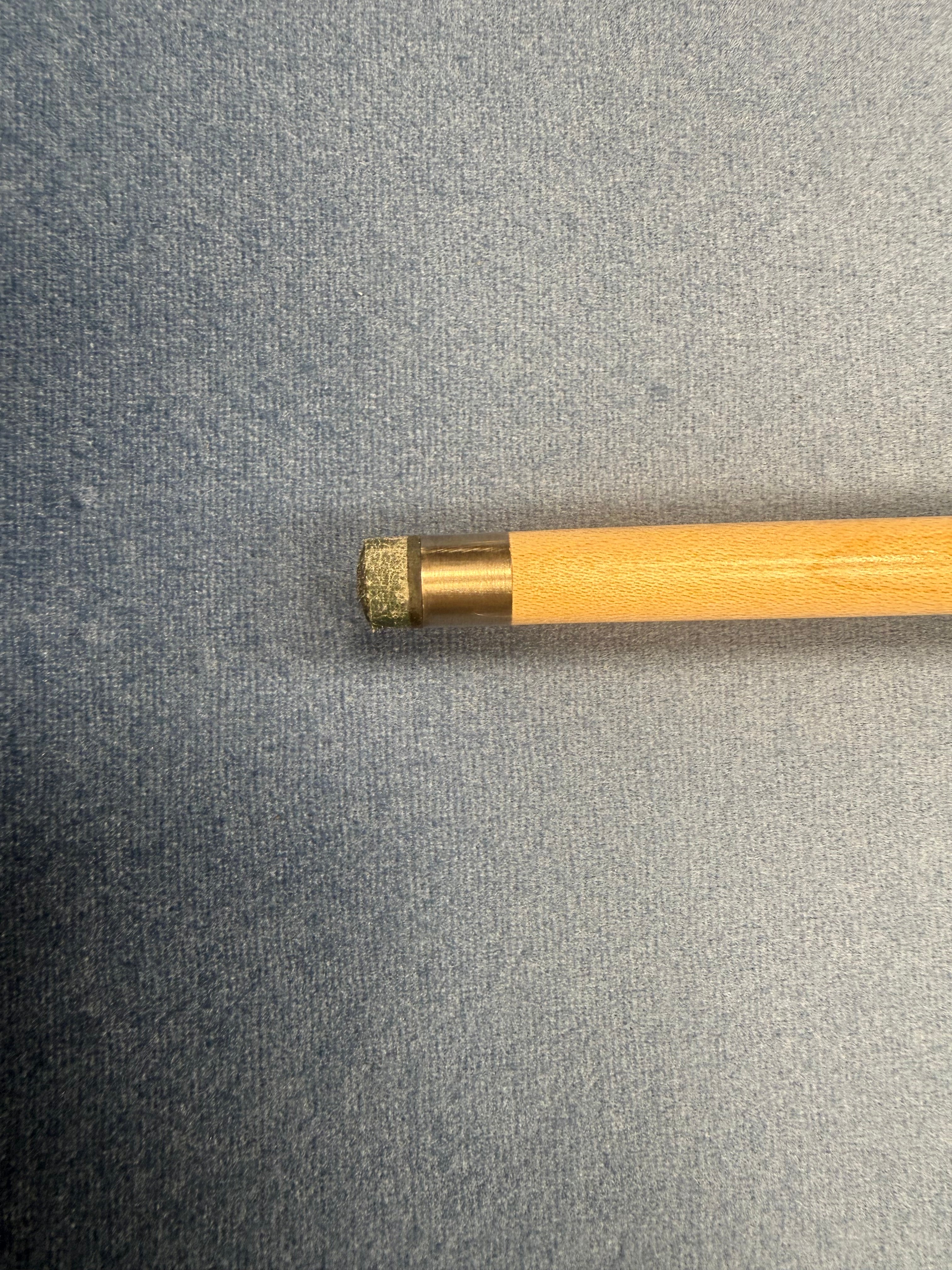 Anglesey Cuesports Blue Peacock Maple Cue No.020 - butt close-up showing No.020 badge and ocean resin