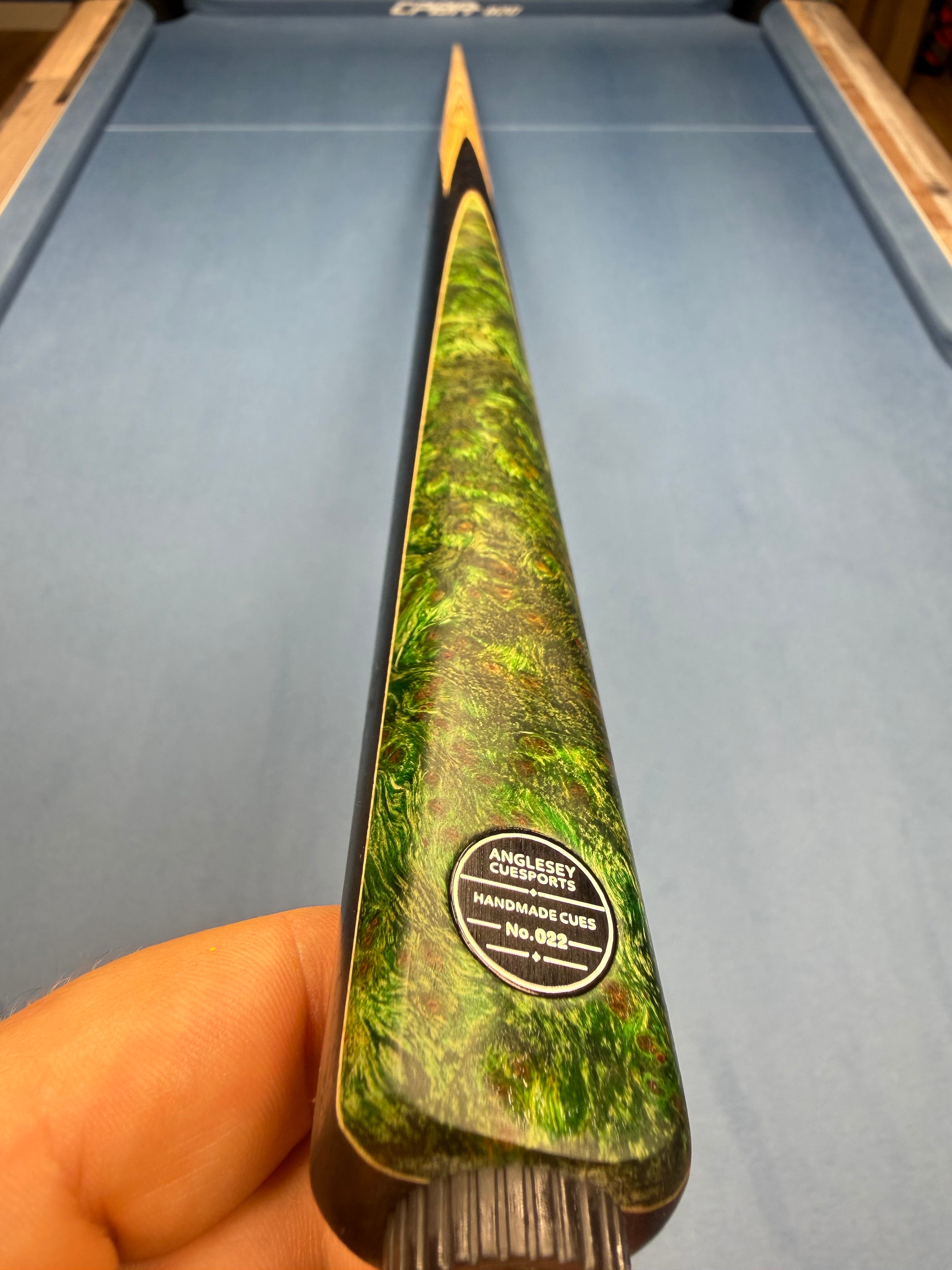 Anglesey Cuesports Green Peacock Cue No.022 - butt close-up showing No.022 badge and green forest resin