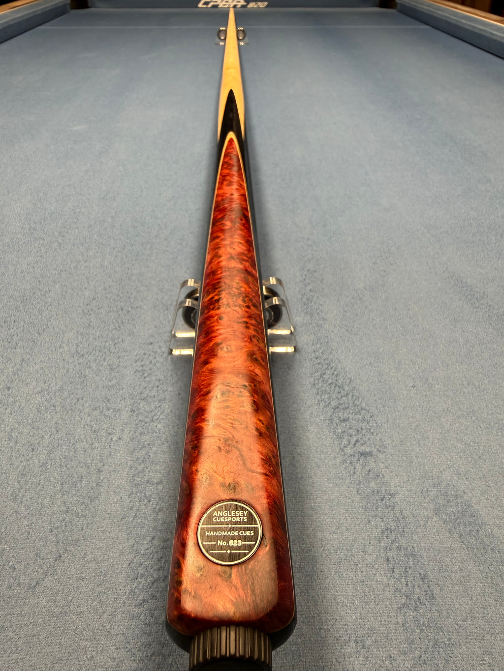 Anglesey Cuesports Red Peacock Cue No.023 - full length butt end view on table