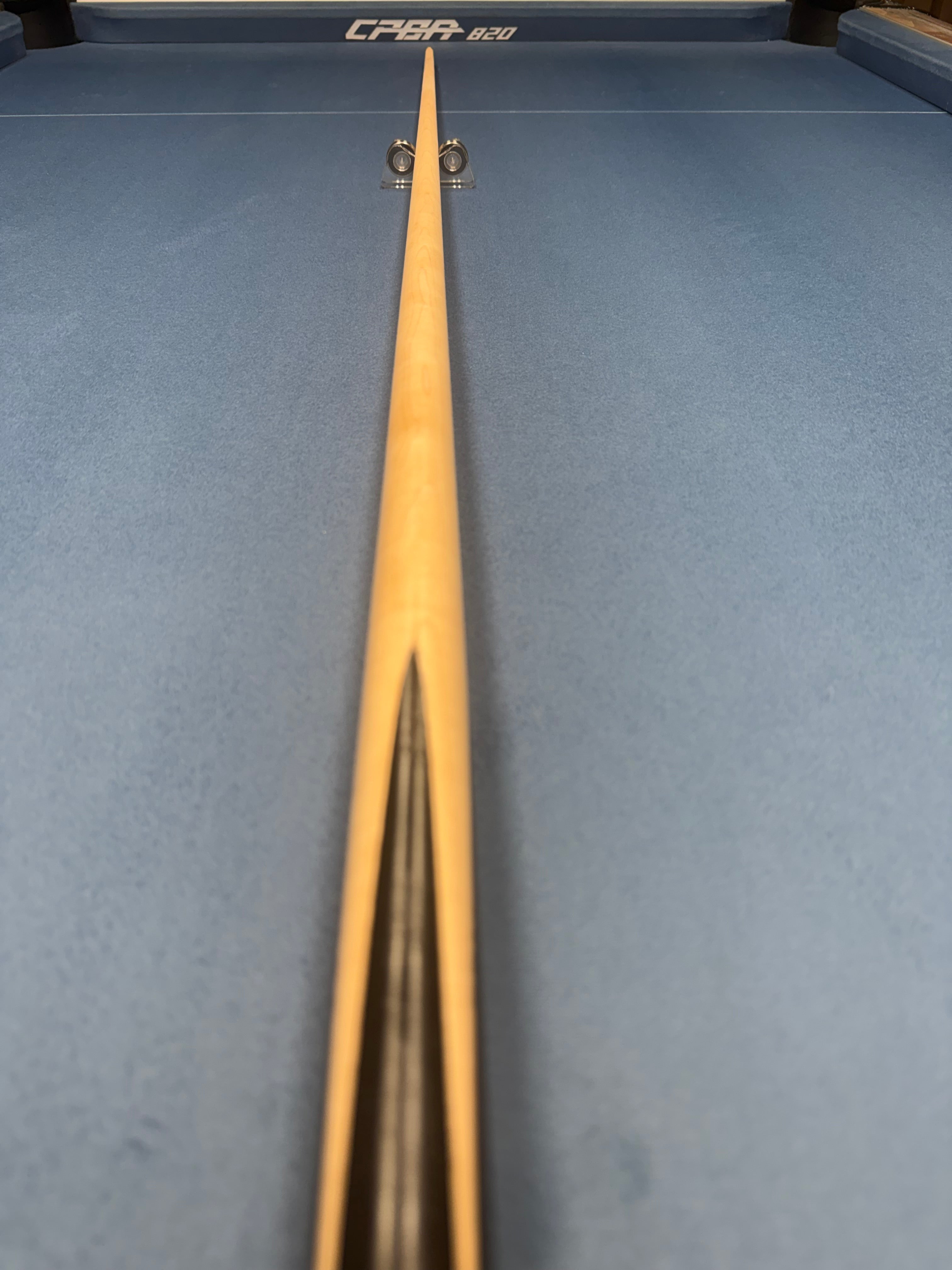 Anglesey Cuesports Red Peacock Cue No.023 - full length tip end view on table