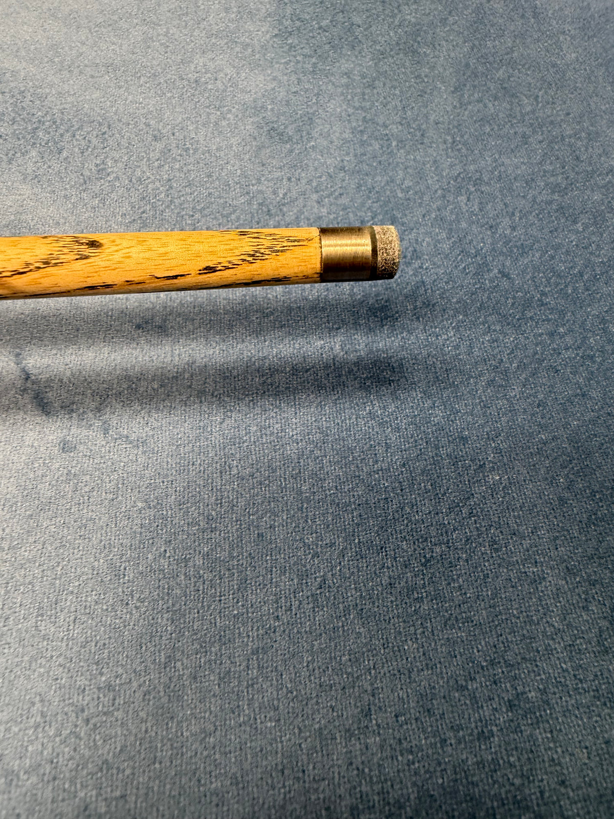Anglesey Cuesports Handmade Cue No.033 - butt close-up showing bocote grain