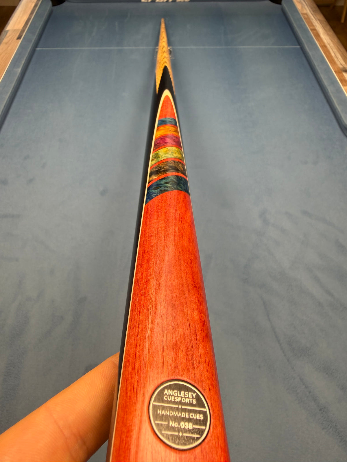 Anglesey Cuesports Handmade Cue No.038 - badge and price tag close-up