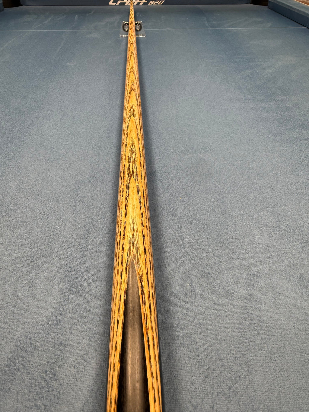 Anglesey Cuesports Handmade Cue No.037 - badge and price tag close-up