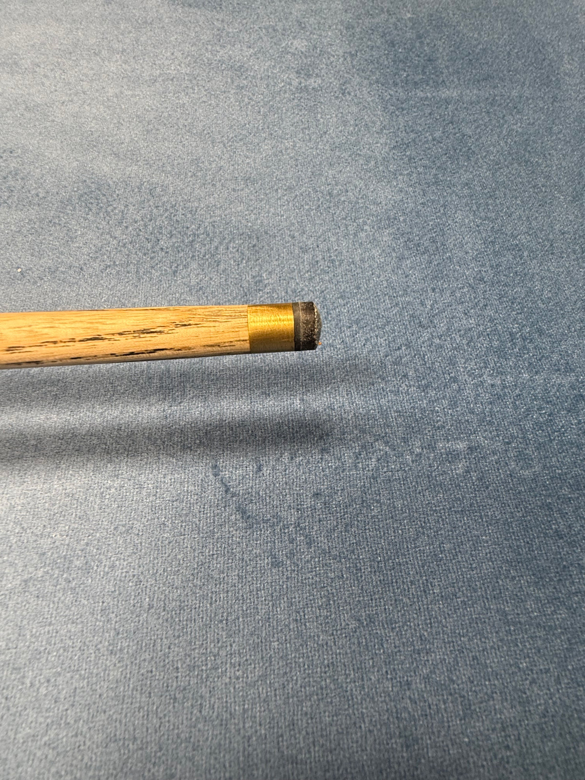 Anglesey Cuesports Handmade Cue No.031 - brass ferrule and zebrawood tip close-up